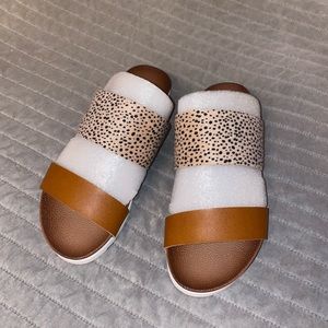 Dirty laundry slide on sandals